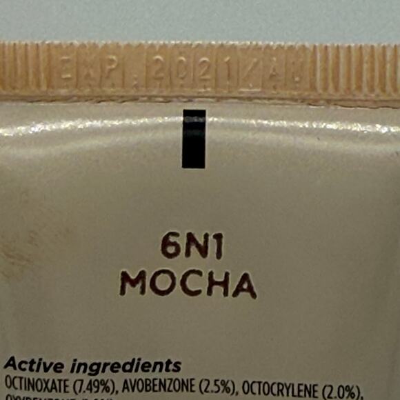 Laura Mercier Tinted Moisturizer Natural Skin Perfector SPF30 6N1 Mocha - Picture 5 of 6